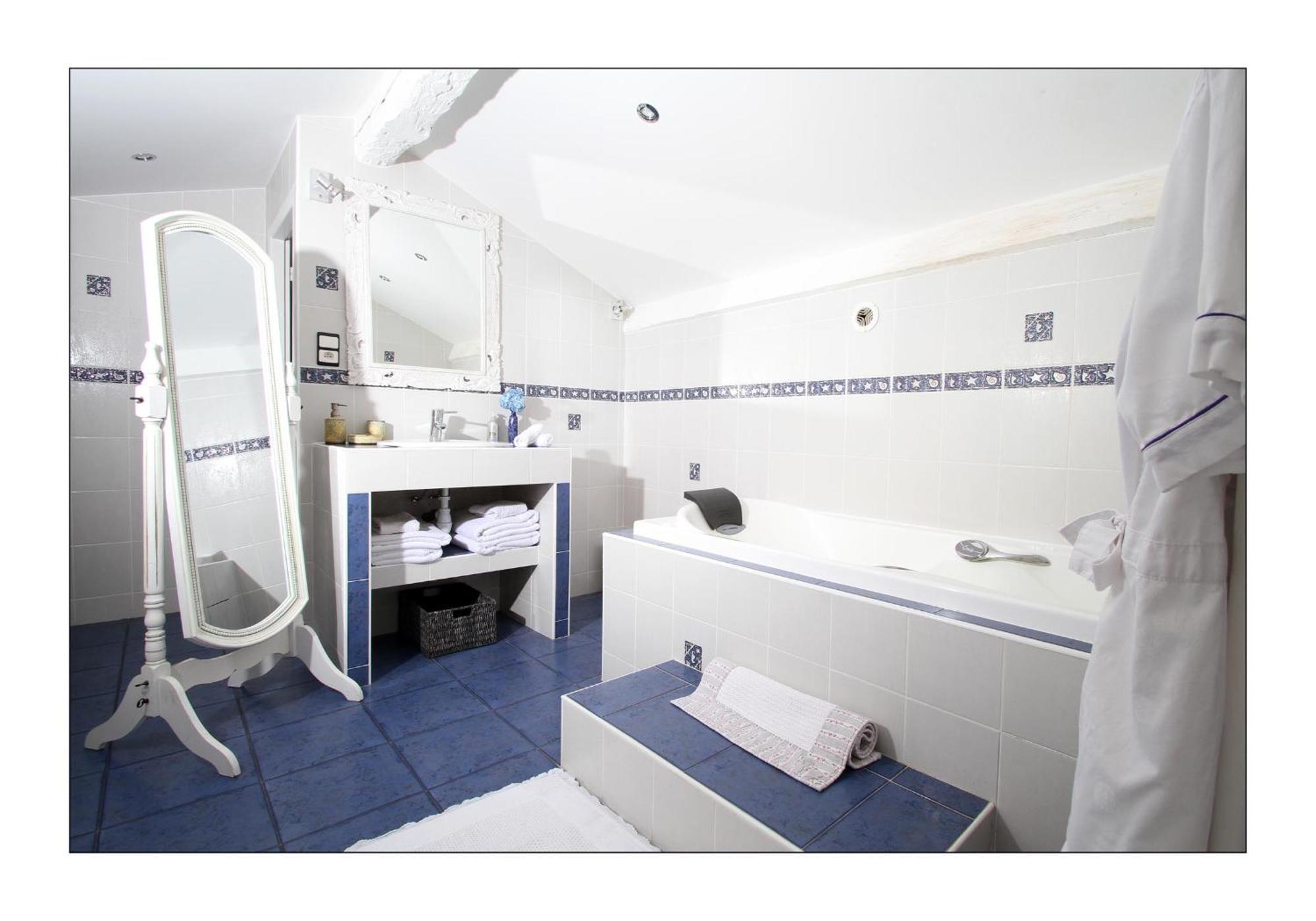 Villa Aimee Luxury Apartments With Heated Pool Vals-les-Bains Quarto foto